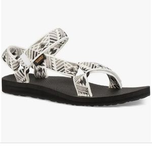 Like NEW TEVA sandals